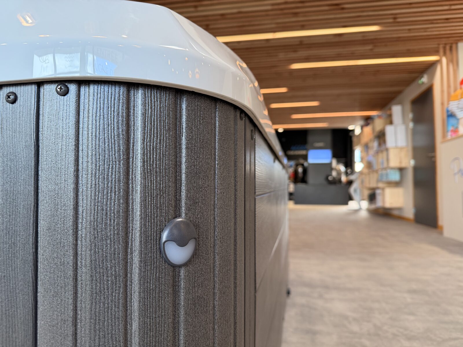 Vue intérieure du spa Garden Leisure 334L avec jets de massage